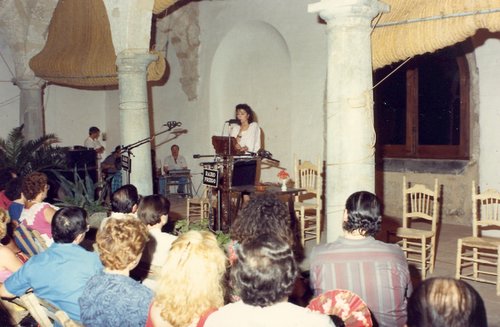 22.03.086.  Teresa Jiménez recitando sus poemas.