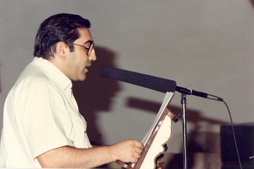 22.03.091.  José María del Pino, recitando sus poemas. Foto, Gallardo.