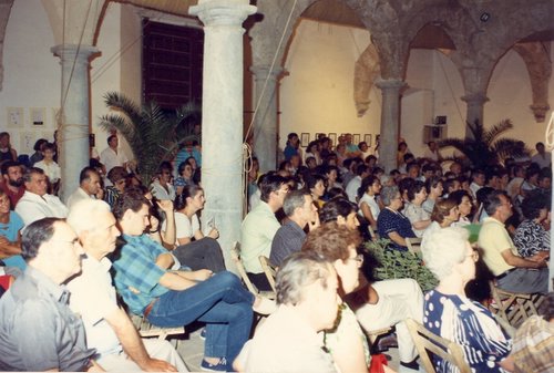 22.03.101.  Público asistente al recital y presentación de libros.