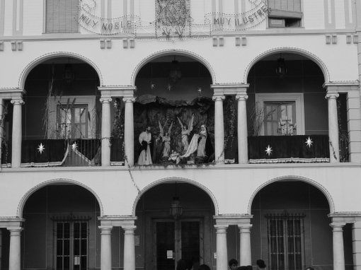 24.01.32. El Paseíllo. La plaza del pueblo.