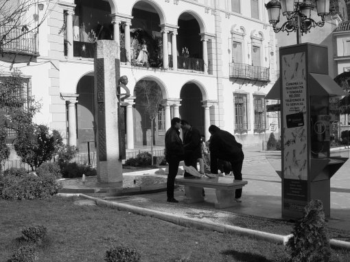 24.01.34. El Paseíllo. La plaza del pueblo.