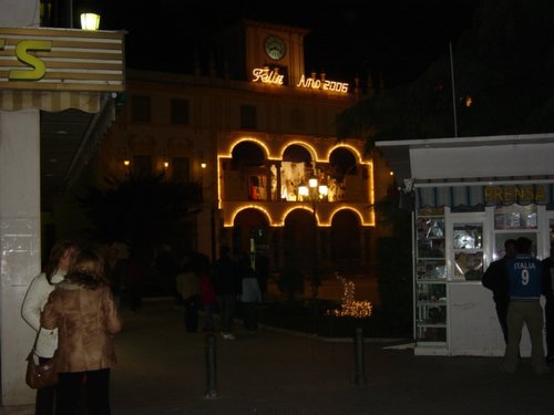 24.02.002. El Paseíllo. La plaza del pueblo.