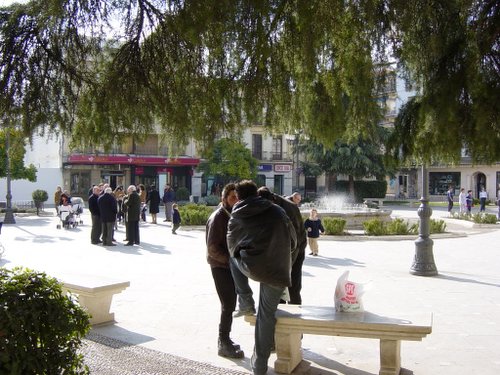 24.02.024. El Paseíllo. La plaza del pueblo.