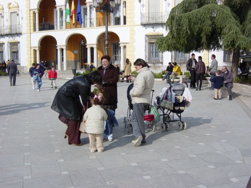 24.02.025. El Paseíllo. La plaza del pueblo.