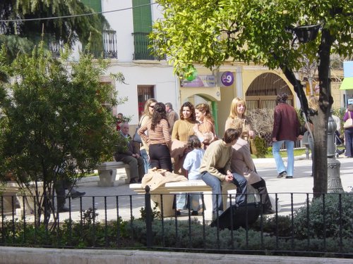 24.02.068. El Paseíllo. La plaza del pueblo.