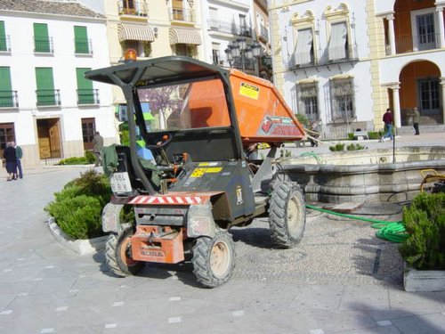 24.02.084. El Paseíllo. La plaza del pueblo.