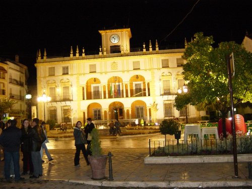 24.02.095. El Paseíllo. La plaza del pueblo.