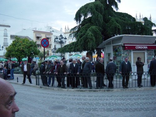 24.02.099. El Paseíllo. La plaza del pueblo.