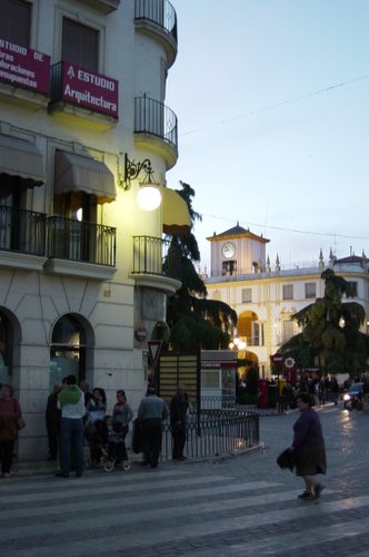 24.02.116. El Paseíllo. La plaza del pueblo.