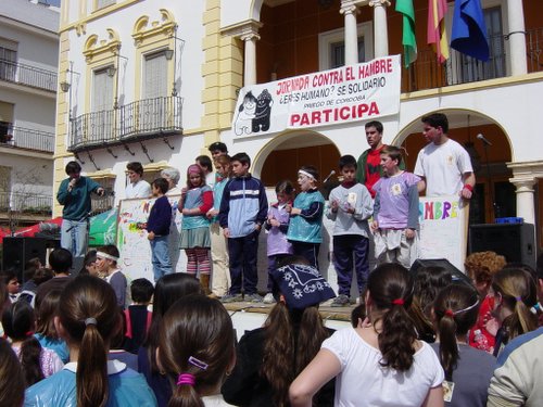 24.03.10. El Paseíllo. Campaña contra el hambre.