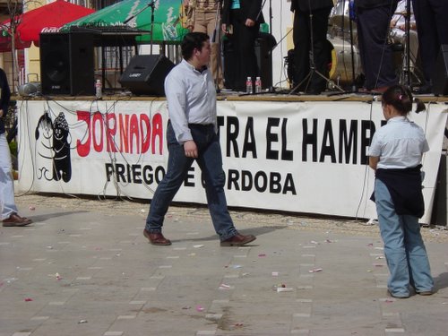 24.03.19. El Paseíllo. Campaña contra el hambre.