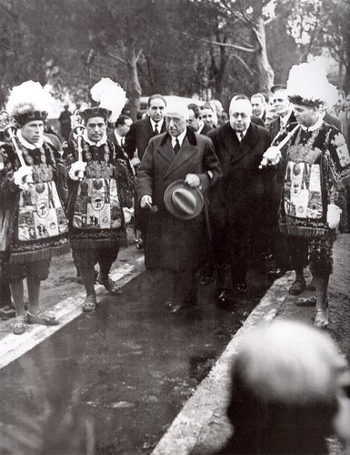 06.07.37. Madrid. Niceto Alcalá-Zamora, y Manuel Azaña en un acto oficial.