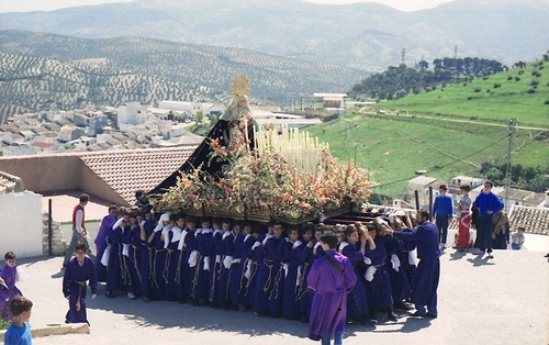 30.08.073. Nazareno. Semana Santa. Priego, 1987. (Foto, Arroyo Luna).