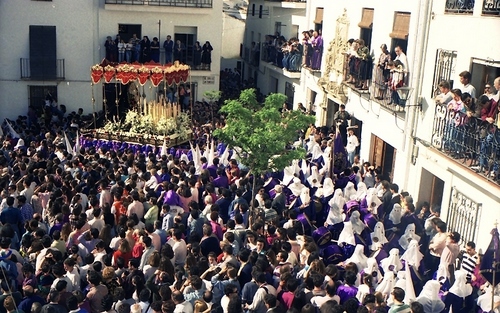 30.08.098. Nazareno. Semana Santa. Priego, 1993. (Foto, Arroyo Luna).