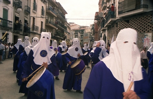 30.08.133. Nazareno. Semana Santa. Priego, 1997. (Foto, Arroyo Luna).