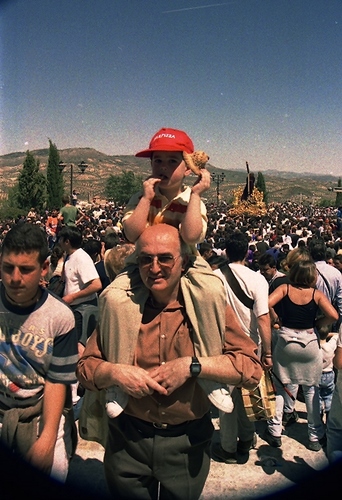 30.08.264. Nazareno. Semana Santa. Priego, 2000. (Foto, Arroyo Luna).