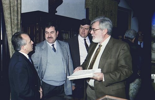 1992. Visita Consejero de Economía y Hacienda para ver las obras de la Villa. 26-11-92. Arroyo Luna.