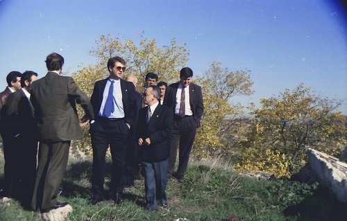 1992. Visita Consejero de Economía y Hacienda para ver las obras de la Villa. 26-11-92. Arroyo Luna.