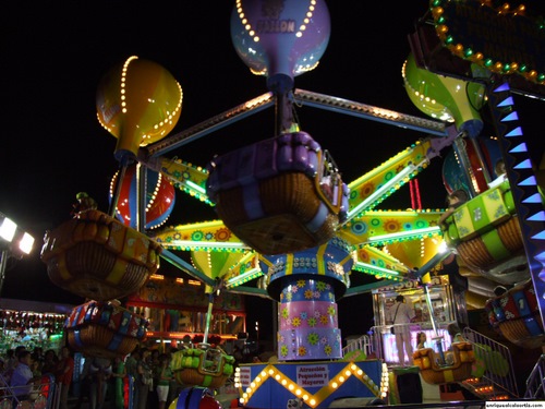 18.09.121. Feria Real. Atracciones en la calle del Infierno. Priego, 2007.