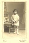 00.04.38. Niña prieguense. (Foto, Torres. Granada).