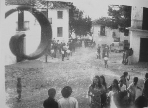 11.01.01.24. Novios en la plaza del Rosario. Castil de Campos.