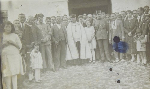 11.01.01.35. Procesión delante de vieja iglesia. Castil de Campos.