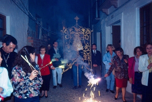 0535.250492. Rosario rociero por la Villa.