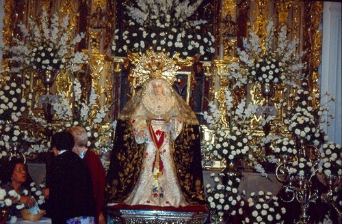 0753.170592. Besamanos a la Virgen de la Soledad.