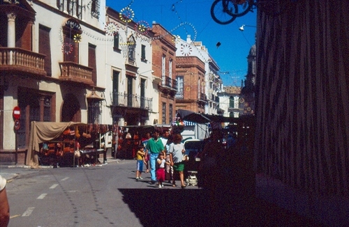 1393.040992. Feria en la calle Río.