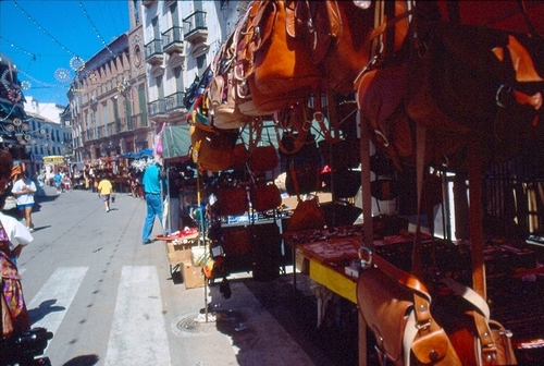 1396.040992. Feria en la calle Río.