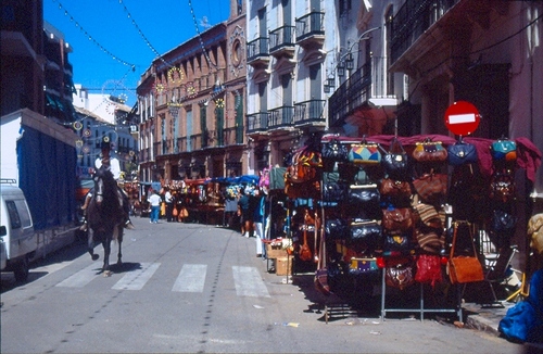 1395.040992. Feria en la calle Río.