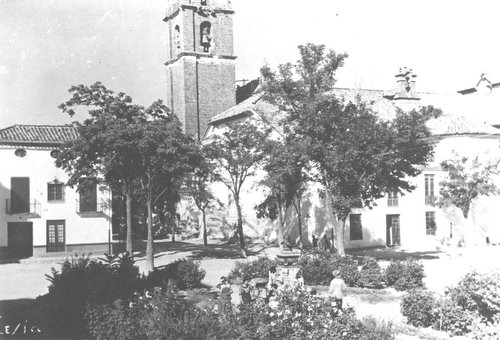 02.03.01.01. Llano de la Iglesia, con la estatua del Obispo Caballero.