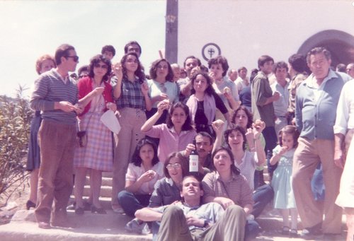 22.02.027. Grupo Rociero  en el Calvario. Viernes Santo. 1984.