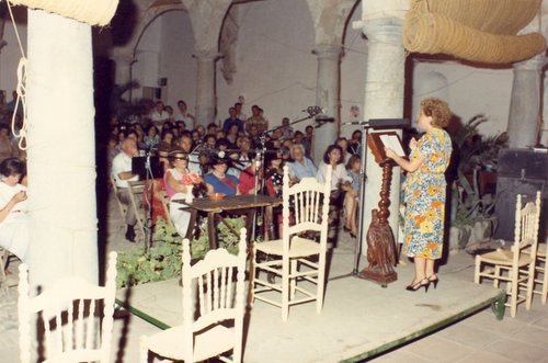 22.03.095. Sacramento Rodríguez, recitando sus poemas. Foto, Gallardo.