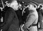 06.07.17. Don Niceto conversa con Francisco Franco, en el curso de unas maniobras navales. 1934.