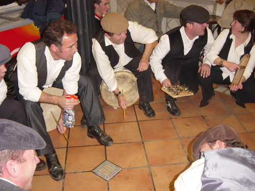 18.06.02.16. La Zambomba de Almedinilla en el bar Río. Priego, 2006.