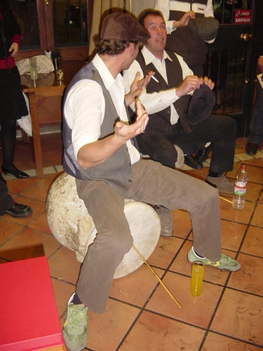 18.06.02.18. La Zambomba de Almedinilla en el bar Río. Priego, 2006.