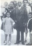 06.10.20. En Buenos Airres con sus hijas María Teresa e Isabel y sus nietos Pura, Pío y Luis.