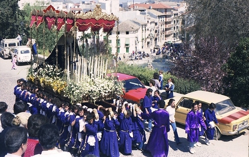 30.08.057. Nazareno. Semana Santa. Priego, 1986. (Foto, Arroyo Luna).