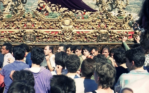 30.08.076. Nazareno. Semana Santa. Priego, 1989. (Foto, Arroyo Luna).