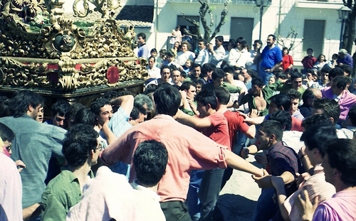 30.08.078. Nazareno. Semana Santa. Priego, 1989. (Foto, Arroyo Luna).