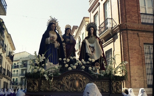 30.08.087. Nazareno. Semana Santa. Priego, 1991. (Foto, Arroyo Luna).