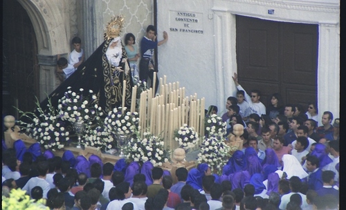 30.08.115. Nazareno. Semana Santa. Priego, 1995. (Foto, Arroyo Luna).