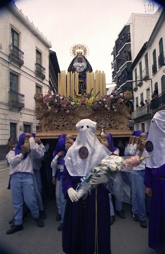 30.08.124. Nazareno. Semana Santa. Priego, 1996. (Foto, Arroyo Luna).