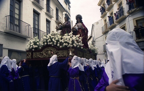 30.08.128. Nazareno. Semana Santa. Priego, 1996. (Foto, Arroyo Luna).