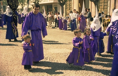 30.08.182. Nazareno. Semana Santa. Priego, 2000. (Foto, Arroyo Luna).
