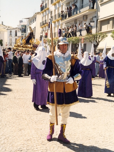 30.08.277. Nazareno. Semana Santa. Priego. 2000. (Foto, Arroyo Luna).
