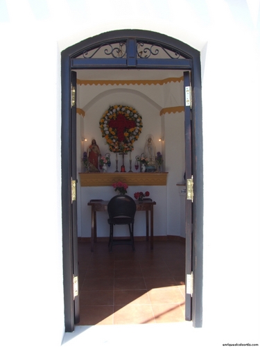11.08.02.08. Las Higueras. Ermita de la Cruz. Priego, 2007.