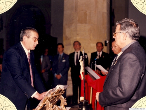 00.05.077. Jurando un cargo en la Cofradía de la Caridad. 1 mayo 1994. (Foto, Arroyo Luna).