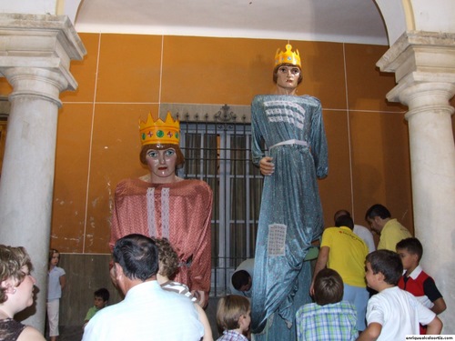 18.09.015. Feria Real. Desfile de gigantes y cabezudos. Priego, 2007.